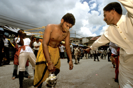 Hindus taking part in Thaipusam, during a pilgrimage to the Batu Caves north of Kuala Lumpur in Malaysaia.のeditorial素材