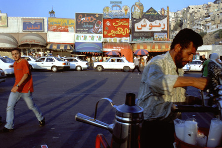 Street vendor selling tea and coffee at the Raghadan bus station, Amman, Jordan.のeditorial素材