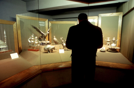 Pieces of jewelery in The Sultans Topkapi Palace entrance, Istanbul, Turkeyのeditorial素材