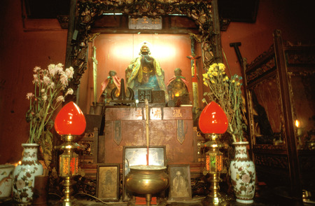 Burning incense in Chinese temple, Melaka, Malaysia.のeditorial素材