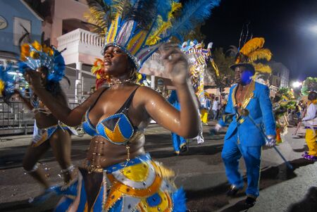 Carnaval del Junkanoo. Bay Street, Nassau, New Providence Island, Bahamas, Caribbean. New Year's Day Parade. Boxing Day. Costumed dancers celebrate the New Year with the Junkanoo Parade on January 1.のeditorial素材