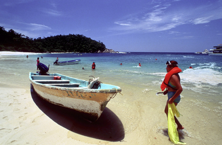 Snorkeling in Bahia Riscalillo, Bahias de Huatulco, Oaxaca, Mexico.のeditorial素材