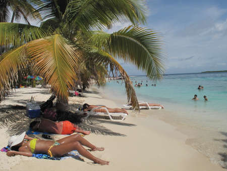Cayo Sombrero, a little island in Caribbean Sea in Chichiriviche in Falcon state in Venezuela - Morrocoy National Park, in Venezuela.  It presents a big touristy interest, by being one of the starting points towards the islands of Morrocoy National Park, のeditorial素材