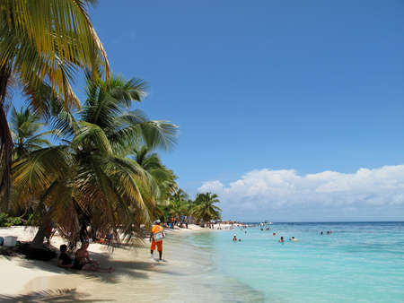 Cayo Sombrero, a little island in Caribbean Sea in Chichiriviche in Falcon state in Venezuela - Morrocoy National Park, in Venezuela.  It presents a big touristy interest, by being one of the starting points towards the islands of Morrocoy National Park, のeditorial素材