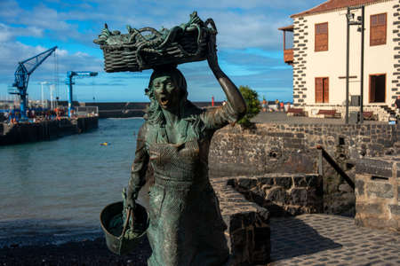Sculpture Fisherwoman by artist Julio Nieto on Playa del Muelle in Puerto de la Cruz, Tenerife Island, Canary Islands, Spainのeditorial素材