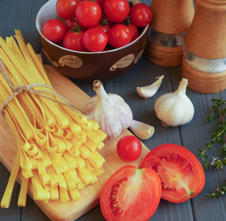 Garlic and tomatoes with tagliatelle are ready to make pastaの写真素材