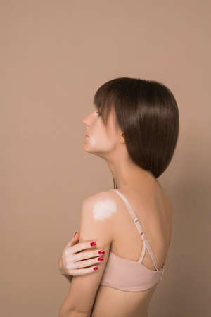 A waist up picrture of young pretty long-haired woman with skin pigmentationの写真素材