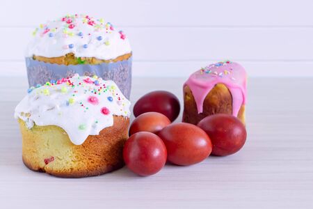 Homemade Easter cake and painted eggs on the tableの写真素材