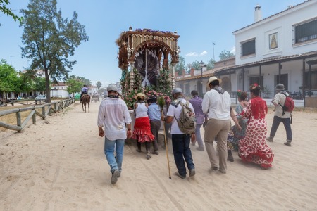 El ROCIO, ANDALUCIA, SPAIN - MAY 22: Peregrines accompany the statue of the saint. 2015  It is one of the most famous pilgrimage of Spain. This pilgrimage passes from the 15th century.のeditorial素材
