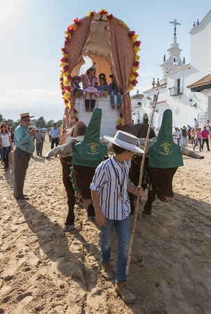 El ROCIO, ANDALUCIA, SPAIN - MAY 22: Romeria after visiting the Sanctuary goes to village.  2015  It is one of the most famous pilgrimage of Spain. This pilgrimage passes from the 15th century.のeditorial素材