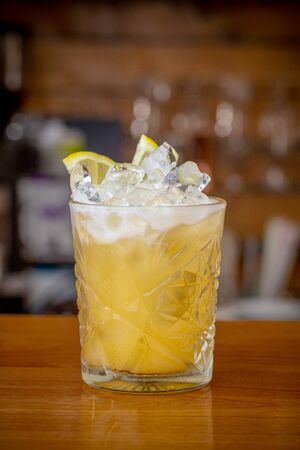 Lemon tonic cocktail, with ice of the bar.
