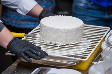 Process and equipment for covering pie with white coatingの写真素材