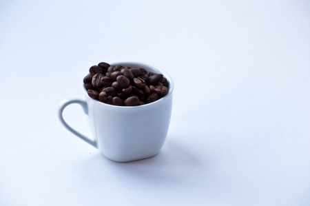 White coffee Cup, in which piled roasted coffee beans の写真素材