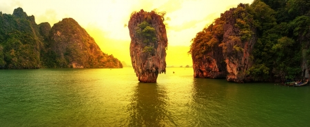 James Bond island sunset panoramic photography  Famous travel destination, Khao Phing Kan, Ko Tapu, Phang Nga Bay, Andaman Sea, Thailand  Exotic tropical nature landscape backgroundの写真素材