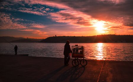 November, 5, 2018: Beach vendor of traditional turkish simit on Bosphorus in Istanbulのeditorial素材
