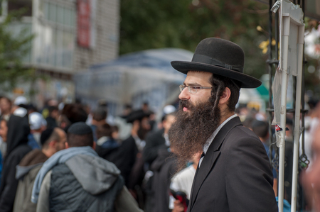 Uman, Ukraine - 2 October 2016: Every year, thousands of Orthodox Bratslav Hasidic Jews from different countries gather in Uman to mark Rosh Hashanah, Jewish New Year, near the tomb of Rabbi Nachman. 5777 New Year. The entrance to the tomb. This year cameのeditorial素材