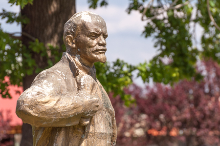 Kremenivka, Ukraine - May 21, 2017: The monument to Vladimir Lenin, the Soviet leader. Stone statue. Decommunization.のeditorial素材