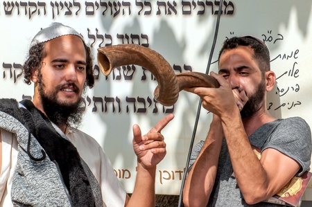 Jewish hasid blows Shofar. Uman, Ukraine - 21 September 2017: Rosh Hashanah, Jewish New Year.のeditorial素材