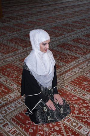 Woman in mosque prayingの写真素材