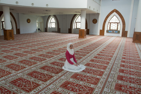 Muslim girl praying in mosqueのeditorial素材