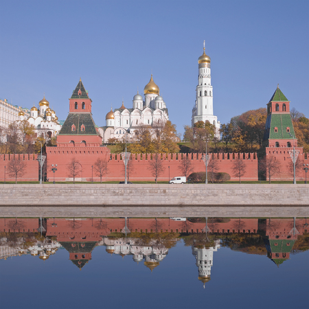 Autumn view of churches of Moscow Kremlin with their reflection in Moscow river, Russia.の写真素材