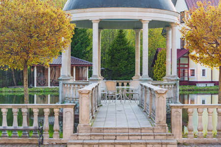 Rotunda by the pond.の写真素材