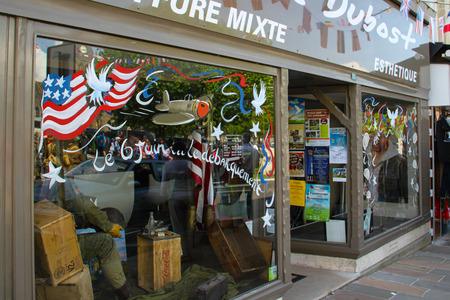 Shop window decorated in Normandy at the time of the anniversary of the landingのeditorial素材