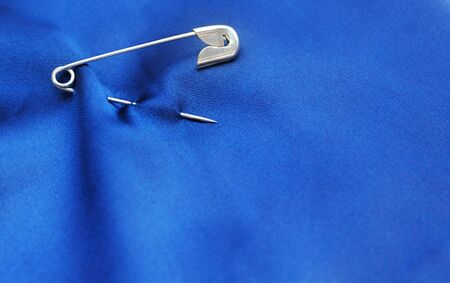 open safety pinの写真素材