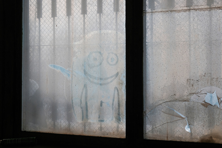 funny face on the windowの写真素材