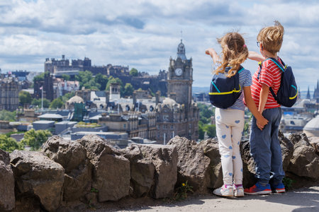 Little explorers gaze at a citys skyline, sharing an adventureの写真素材