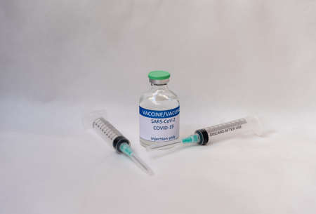 old, vaccinating, research, coronavirus vaccine, pfizer, virology, medical staff, surgical gloves, sars-cov-2, pharmacology, gloves, preventative, professional, medicament, prevention, laboratory, sciの写真素材