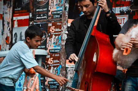 Istanbul, Taksim / Turkey - 09/25 2010: The musicianのeditorial素材