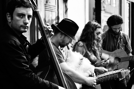 Istanbul, Taksim / Turkey - 09 25 2010: an unknown street music groupのeditorial素材