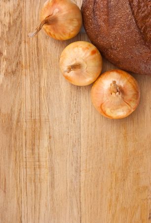 rye bread and onions on a cutting board isolated on whiteの写真素材