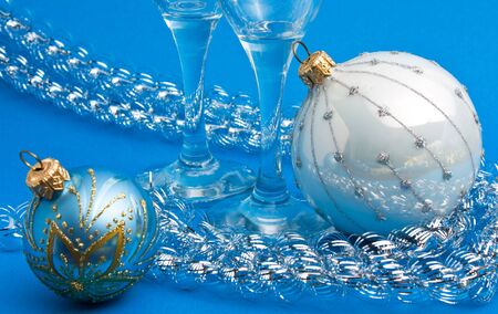 Christmas decoration and two glasses of wineの写真素材
