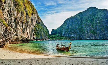 Traditional longtail boat in the famous Maya bay of Phi-phi Leh island, Thailandの写真素材