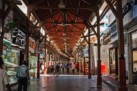 DUBAI, UAE-NOVEMBER 18: Market in Dubai Deira on November 18, 2012 in Dubai UAEのeditorial素材