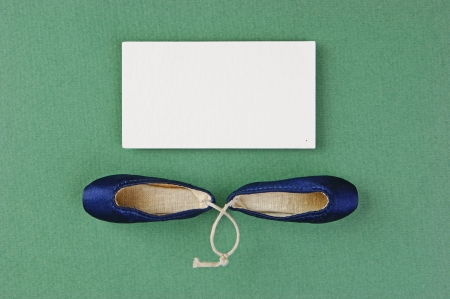 ballet slippers pointe gift and blank business card on the green backgroundの写真素材