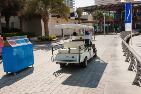 DUBAI, UAE - NOVEMBER 16: Electric car on the waterfront in Dubai Marina, on November 16, 2012, Dubai, UAE. In the city of artificial channel length of 3 kilometers along the Persian Gulf.のeditorial素材