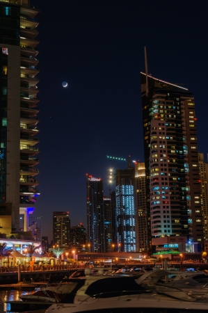 DUBAI, UAE - NOVEMBER 16: Dubai Marina at night, on November 16, 2012, Dubai, UAE. In the city of artificial channel length of 3 kilometers along the Persian Gulf.のeditorial素材