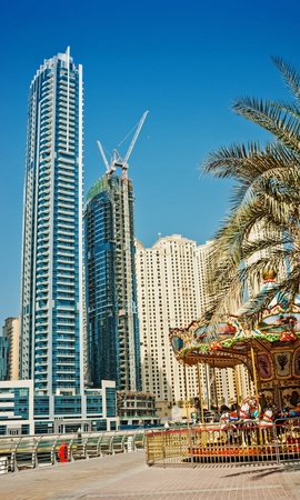 DUBAI, UAE - NOVEMBER 16: High rise buildings and streets nov 16. 2012 in Dubai, UAEのeditorial素材