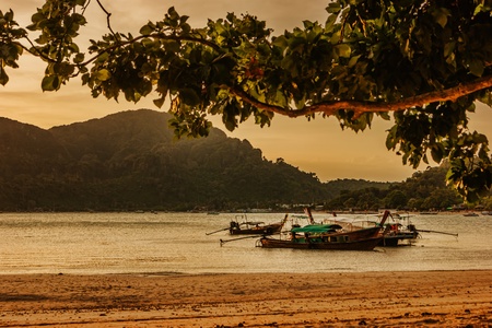 Sunset on the island of Phi Phi Don in Thailandの写真素材