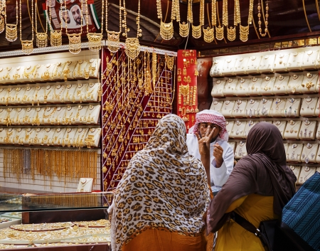DUBAI, UAE - NOVEMBER 11: Gold market in Dubai on November 28, 2013, Dubai, UAE. The biggest market in Dubai. Women want to buy cheaperのeditorial素材
