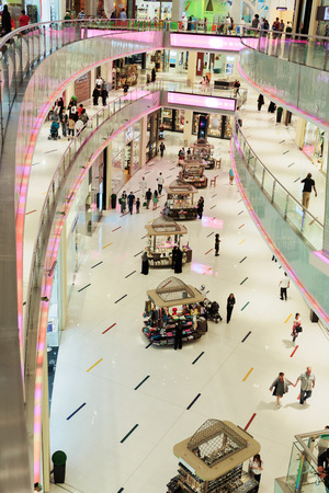 DUBAI, UAE - NOVEMBER 9: Inside modern luxuty mall on November 9, 2013 in Dubai. At over 12 million sq ft, it is the world's largest shopping mall based on total area.のeditorial素材
