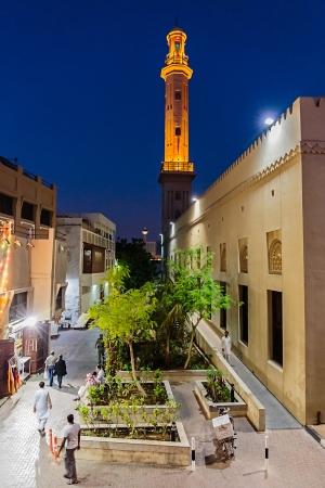 DUBAI, UAE - NOVEMBER 9: General view of old Dubai at night, on November 9, 2013, Dubai, UAE. Dubai was the fastest developing city in the world between 2002 and 2008.のeditorial素材