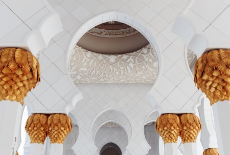 ABU DHABI, UNITED ARAB EMIRATES - NOVEMBER 5: Decorative element in the Sheikh Zayed Grand Mosque on November 5, 2013 in Abu Dhabi, UAE. The famous Sheikh Zayed mosque is the largest mosque in UAEのeditorial素材