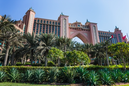 DUBAI, UAE-NOVEMBER 3: View Atlantis Hotel on November 3, 2013 in Dubai, UAE. The resort consists of two towers linked by a bridge, with a total of 1539 rooms.のeditorial素材