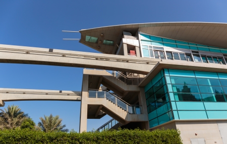 DUBAI - NOVEMBER 3: Monorail station on a man-made island Palm Jumeirah on Novrmber 3, 2013 in Dubai, UAE. This monorail is the longest completely automated rail system.のeditorial素材