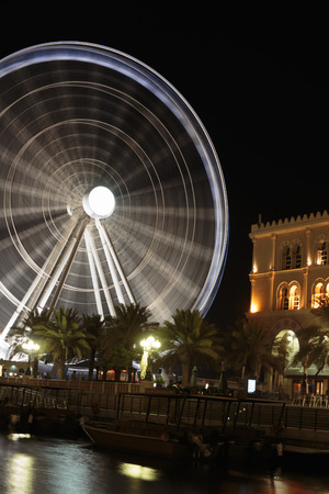 SHARJAH, UAE - OCTOBER 29: Ferris wheel in Al Qasba. Sharjah - third largest and most populous city in United Arab Emirates, on October 29, 2013.のeditorial素材