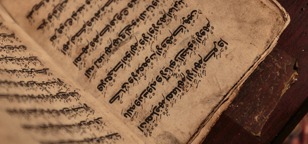 DUBAI, UAE-NOVEMBER 9: Ancient Islamic School, Heritage Village on November 9, 2013. Ancient Arab manuscriptのeditorial素材